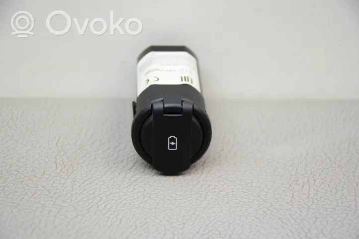 KIA Optima USB-pistokeliitin 96125D4000