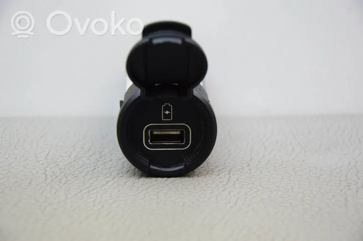 KIA Optima USB-pistokeliitin 96125D4000