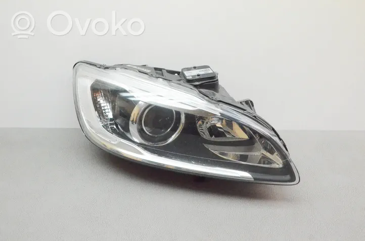 Volvo V60 Lampa przednia 31420262