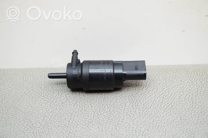 Volkswagen Caddy Pompe de lave-glace de pare-brise 1K5955651