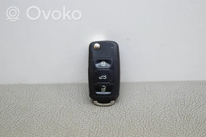 Volkswagen Caddy Ignition key/card 5K0837202AD