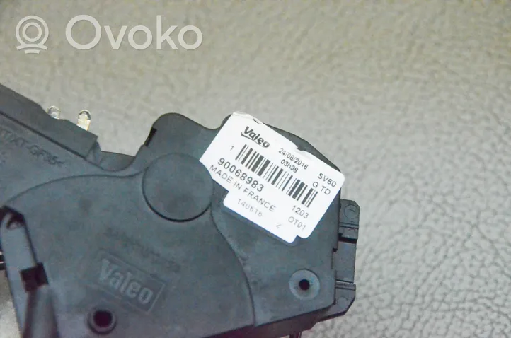 Volvo V60 Lampa przednia 90068983