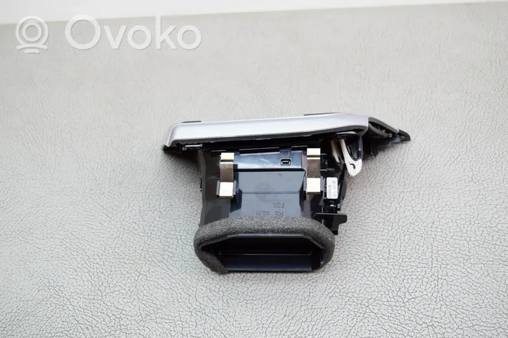 BMW 4 F32 F33 Lango oro grotelės 9231995