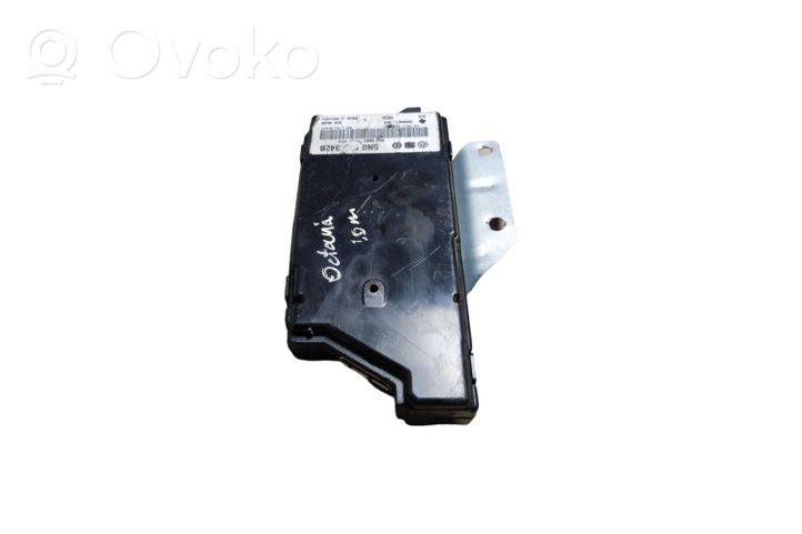 Skoda Octavia Mk2 (1Z) USB-ohjainlaite 5N0035342B