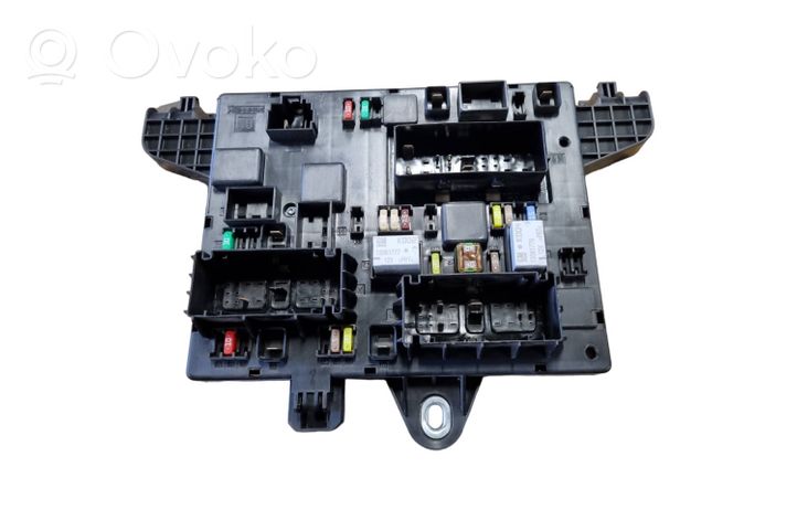 Opel Zafira C Drošinātāju bloks 13368652