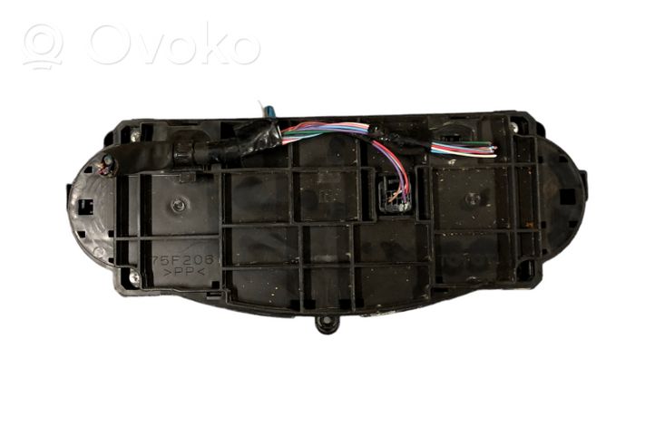 Toyota Yaris Panel klimatyzacji 559000D340