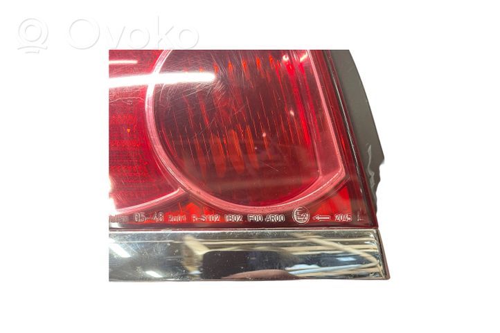 Toyota Avensis T250 Lampy tylnej klapy bagażnika 89030186