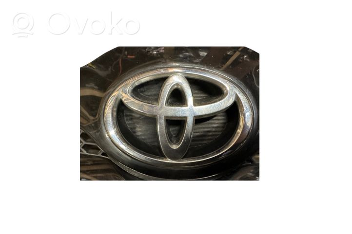 Toyota Corolla Verso AR10 Grille calandre supérieure de pare-chocs avant 531110F010