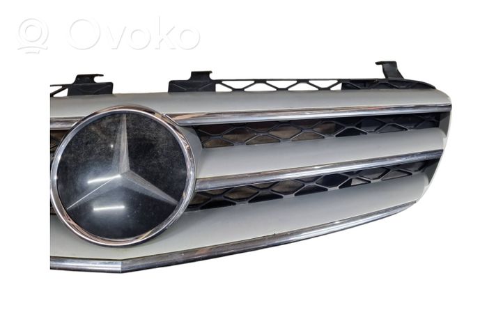 Mercedes-Benz R W251 Maskownica / Grill / Atrapa górna chłodnicy A2518880223