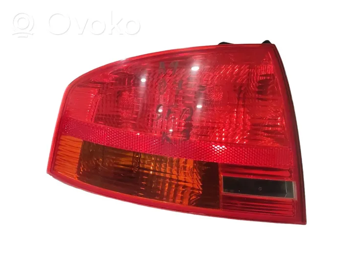 Audi A4 S4 B7 8E 8H Lampa tylna 8E5945095