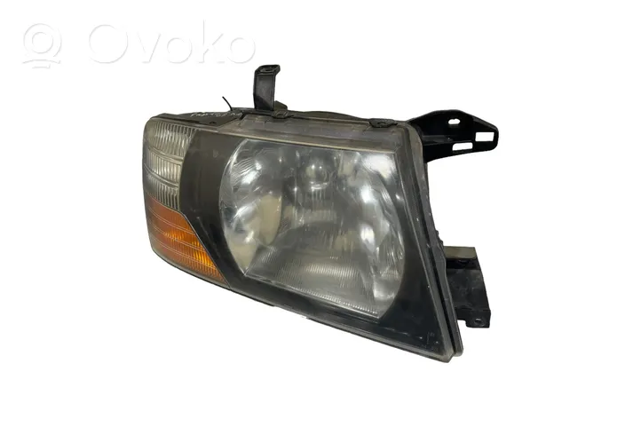 Mitsubishi Pajero Lampa przednia E139652