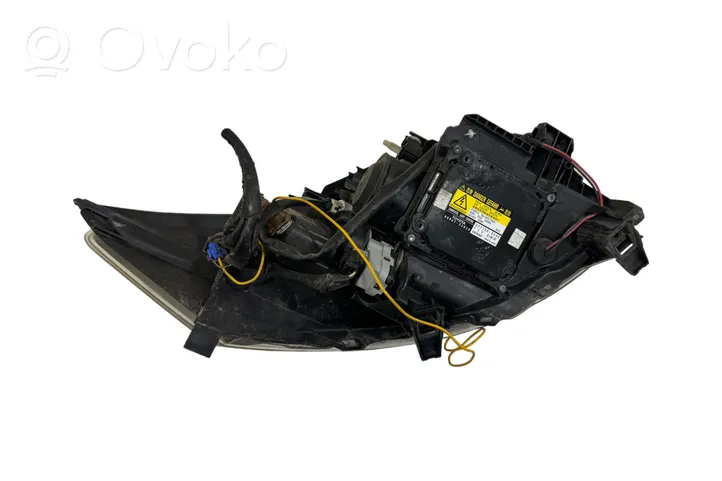 Toyota Auris 150 Lampa przednia 8107002480