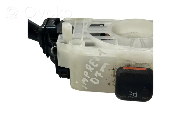 Subaru Impreza II Leva/interruttore dell’indicatore di direzione e tergicristallo 83111FE440