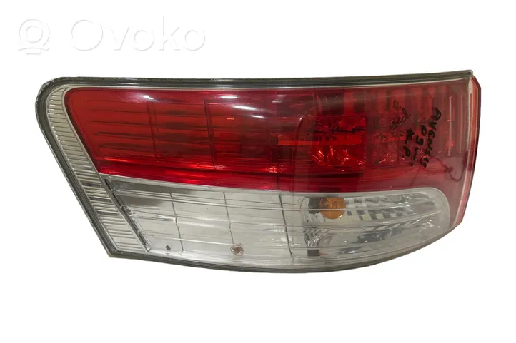 Toyota Avensis T270 Lampa tylna 08048