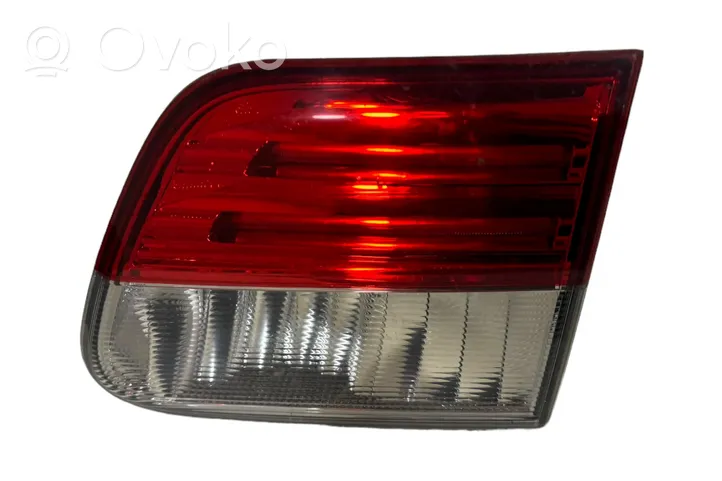 Toyota Avensis T270 Lampy tylnej klapy bagażnika E415477