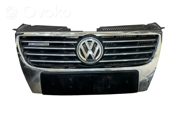 Volkswagen PASSAT B6 Etupuskurin ylempi jäähdytinsäleikkö 3C0853651T