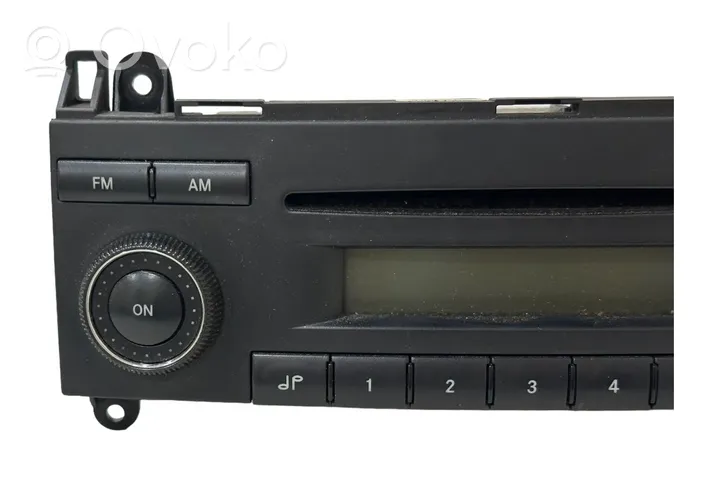 Mercedes-Benz Sprinter W906 Radio/CD/DVD/GPS-pääyksikkö A9068200286