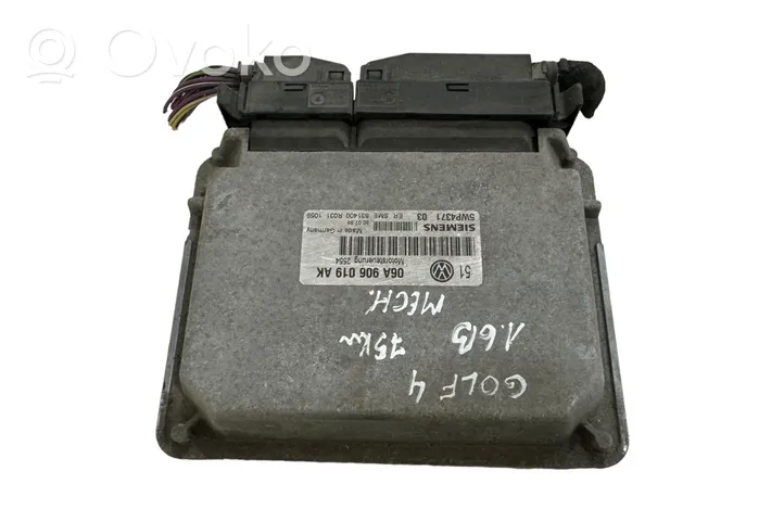 Volkswagen Golf IV Calculateur moteur ECU 06A906019AK