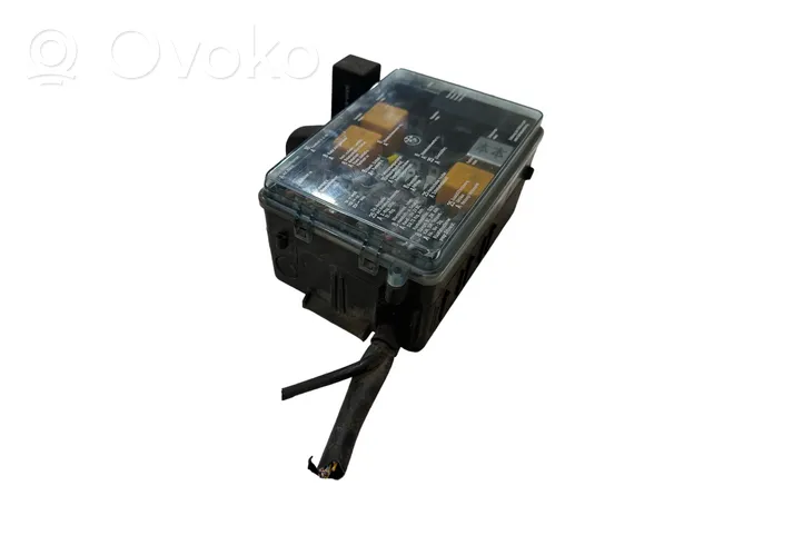 BMW 5 E28 Module de fusibles 13746132