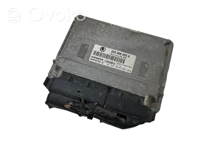 Skoda Fabia Mk2 (5J) Sterownik / Moduł ECU 03E906033A