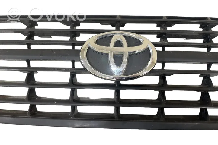 Toyota Hiace (H200) Front bumper upper radiator grill 5310126100