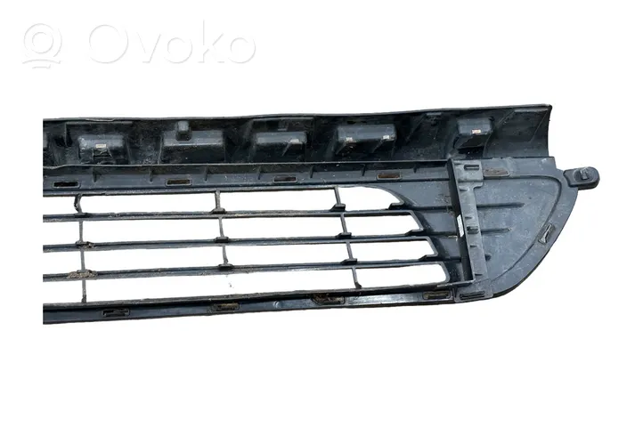 Opel Vivaro Front bumper lower grill 214698813R