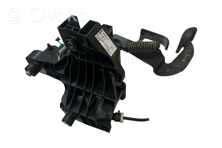 Opel Vivaro Clutch pedal 465033911R