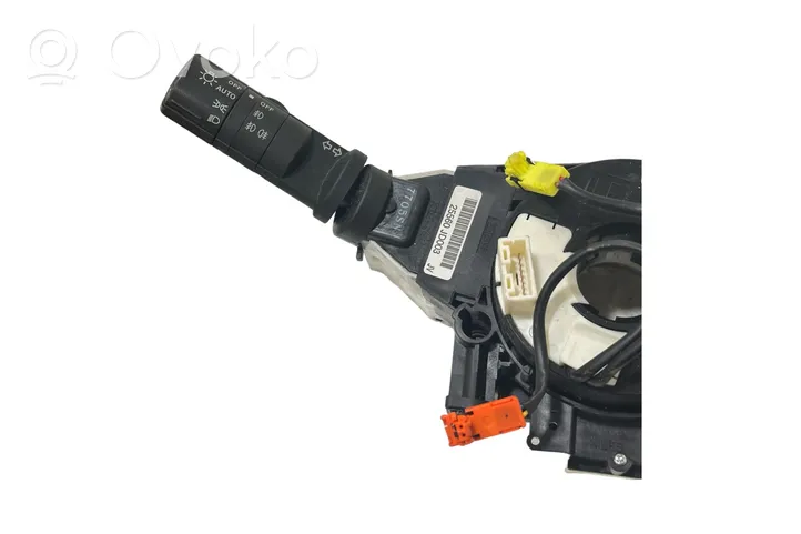 Nissan Qashqai Interruptor/palanca de limpiador de luz de giro 25560JD003