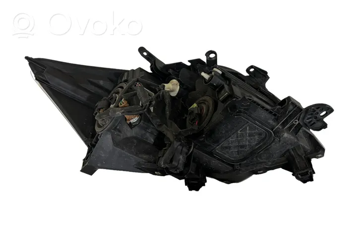 Toyota Auris 150 Lampa przednia 8115002460