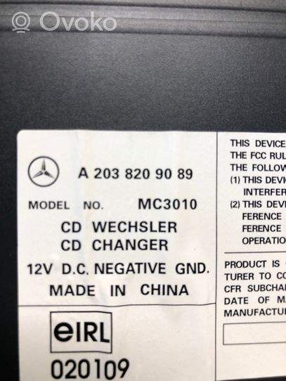 Mercedes-Benz S W220 CD/DVD-vaihdin A2038208089