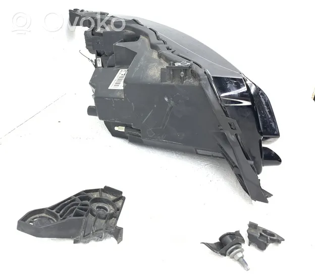 Peugeot 208 Lampa przednia 9841642280