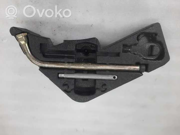 Volkswagen Touareg I Boîte à outils 7L0012113