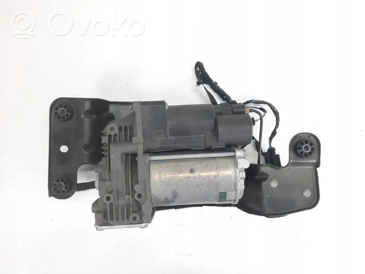 BMW X5 E70 Supporto del compressore ad aria dello pneumatico 6789938