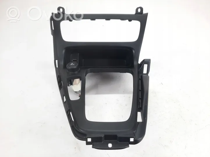 Ford Focus Contour de levier de vitesses F1EBA044H83