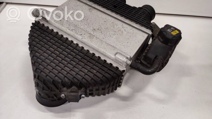 BMW M4 F82 F83 Chłodnica powietrza doładowującego / Intercooler 22828110