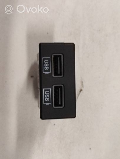 Dodge Charger Connecteur/prise USB 68253158AA