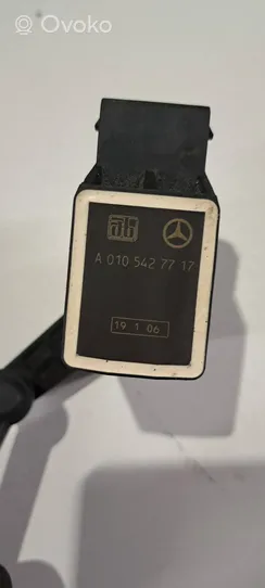 Mercedes-Benz E W211 Sensore di livello di altezza della sospensione pneumatica anteriore (usato) A0105427717