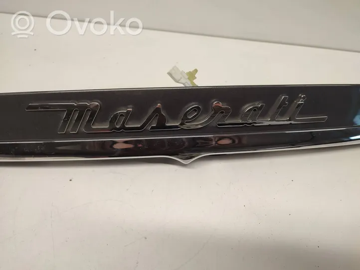 Maserati Ghibli Takaluukun rekisterikilven valon palkki 670010759