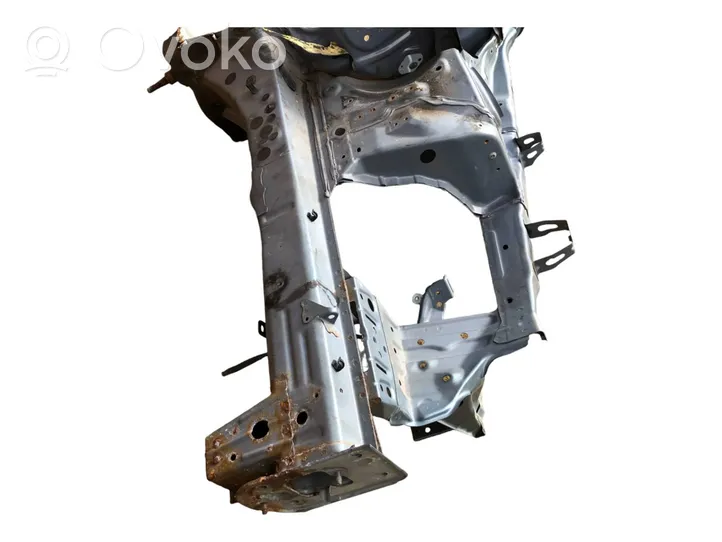 Subaru Outback Longherone lato anteriore 