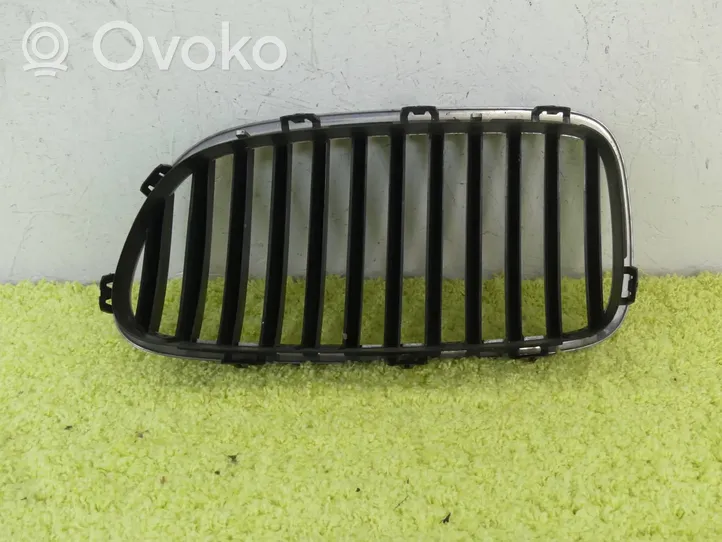 BMW 5 F10 F11 Grille calandre supérieure de pare-chocs avant 7200728