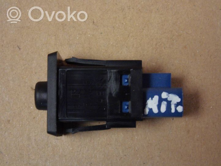 Mitsubishi Outlander Tailgate/trunk/boot open switch 15A257