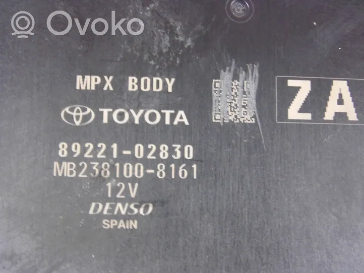 Toyota Corolla E210 E21 Module de fusibles 8922102830