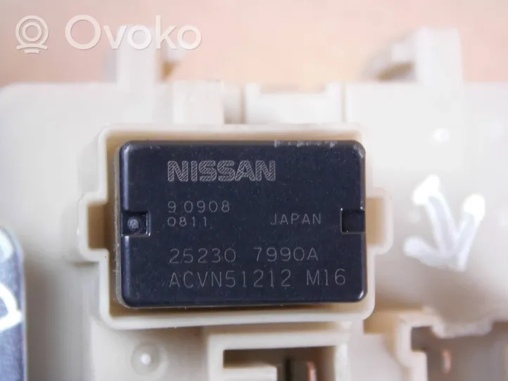 Nissan Qashqai Boîte à fusibles relais 252307990A