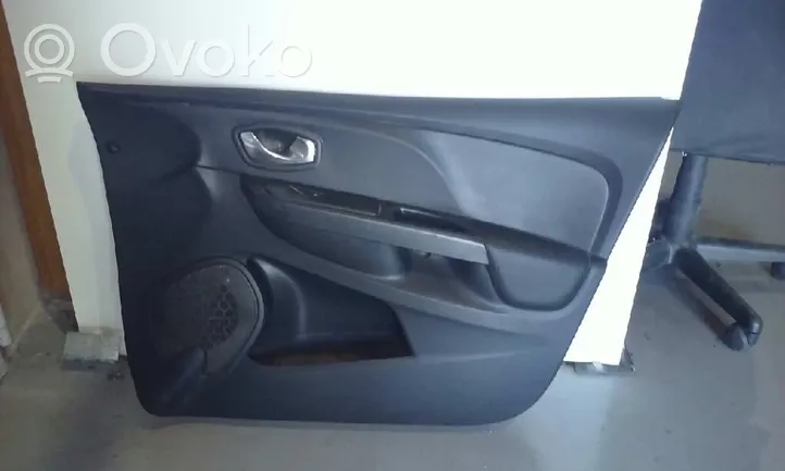 Renault Clio IV Boczki / Poszycie drzwi przednich 