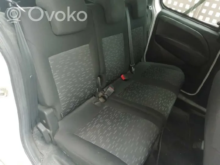 Opel Combo E Fotel tylny 