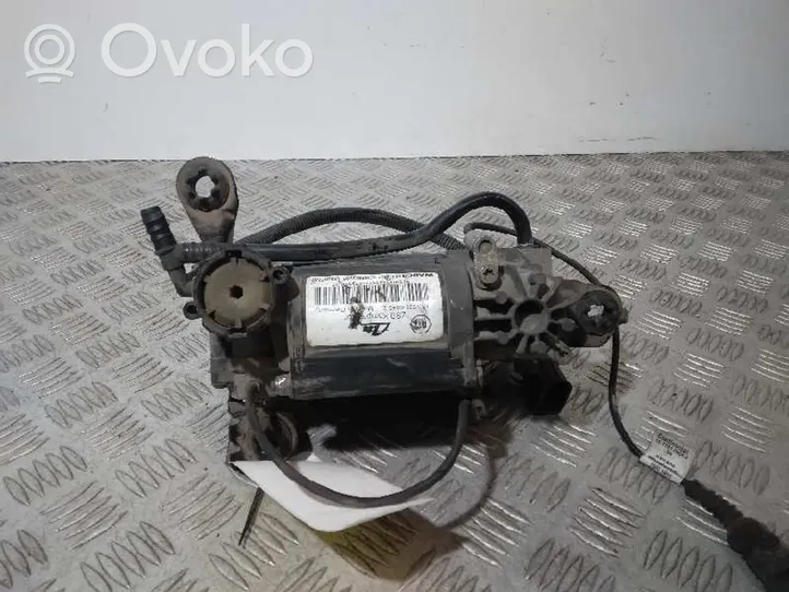 Audi A8 S8 D3 4E Ilmajousituksen kompressoripumppu 15155000462