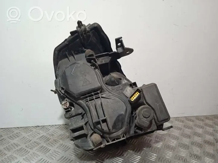 Renault Vel Satis Priekinis žibintas 8200384023