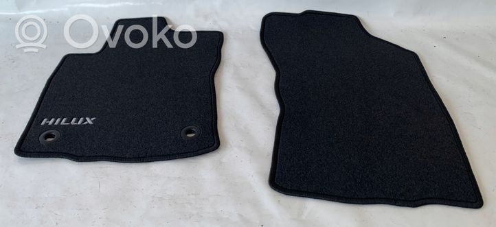 Toyota Hilux (AN120, AN130) Kit tapis de sol auto PW2100K002