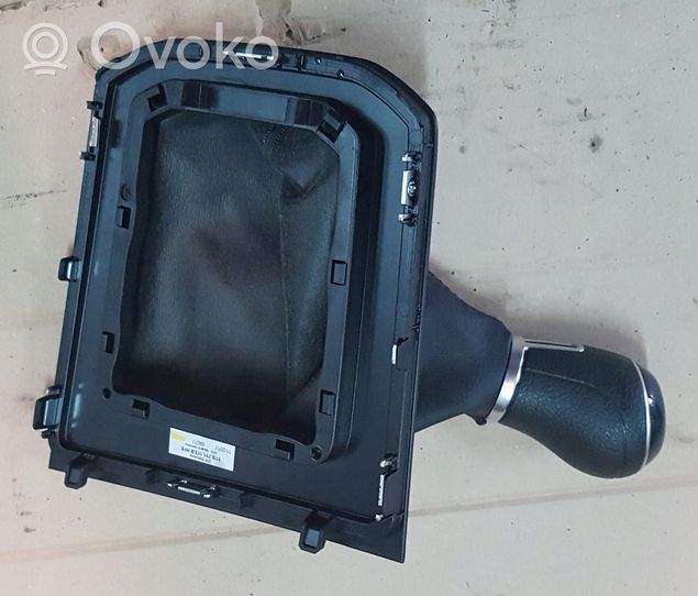 Volkswagen Touran III Revêtement pommeau de levier de vitesses cuir 5TB711113B