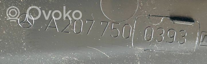 Mercedes-Benz E C207 W207 Galinio dangčio numerio apšvietimo juosta A2077500393